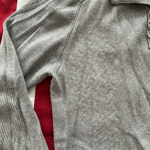 GAP sweater w high collar - Picture 4 of 14